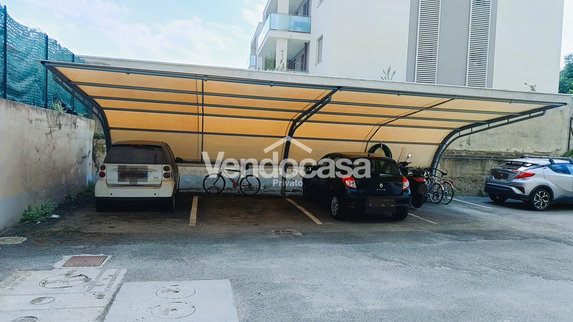 IN PROPRIETA' PRIVATA DELIMITATA DA CANCELLO AUTOMATICO SI VENDE SPAZIOSO POSTO AUTO COPERTO – in vendita a Sesto Fiorentino – foto 2